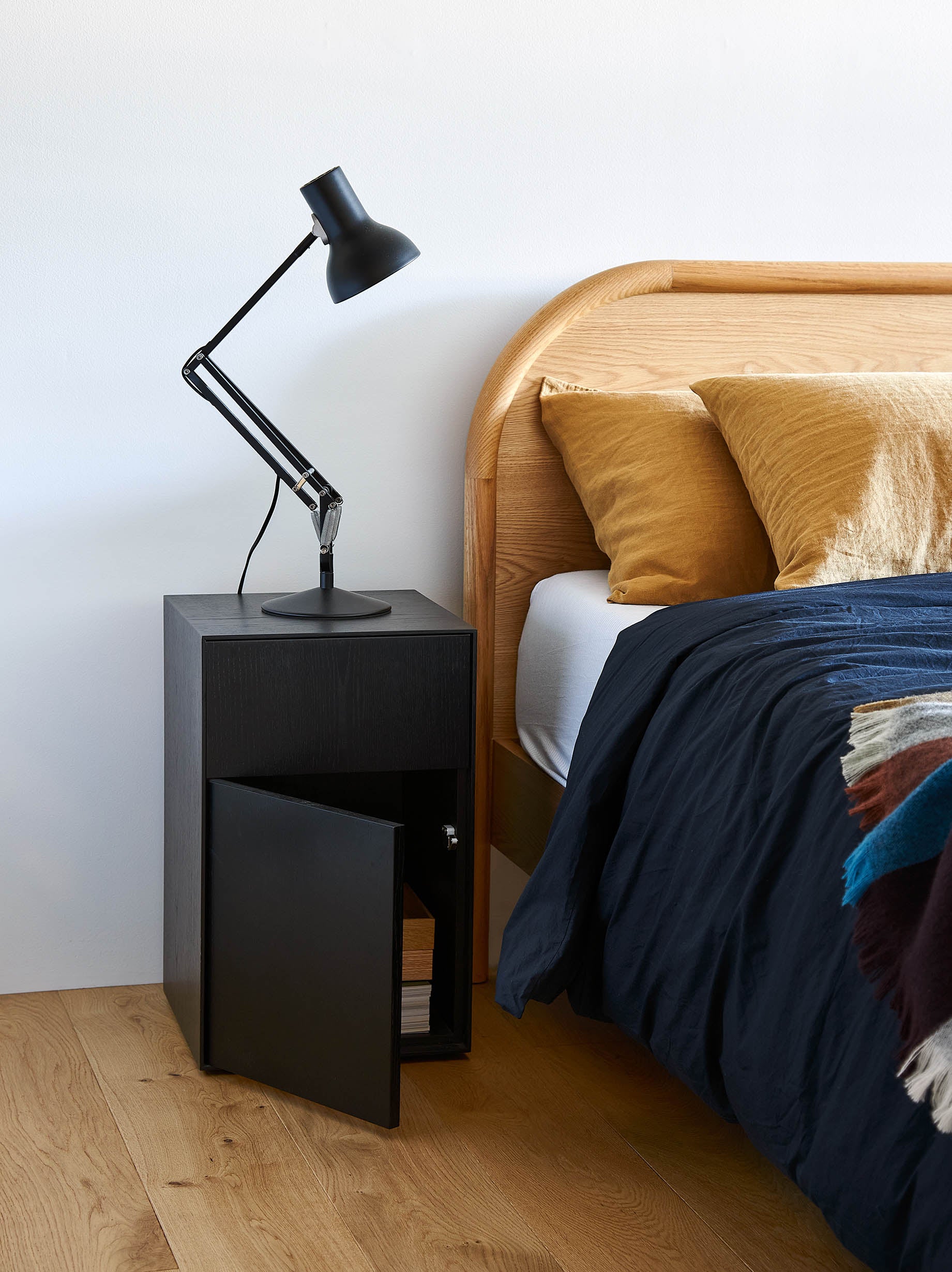 Plinth Bedside Left Hand Black / One Size/Left Hand