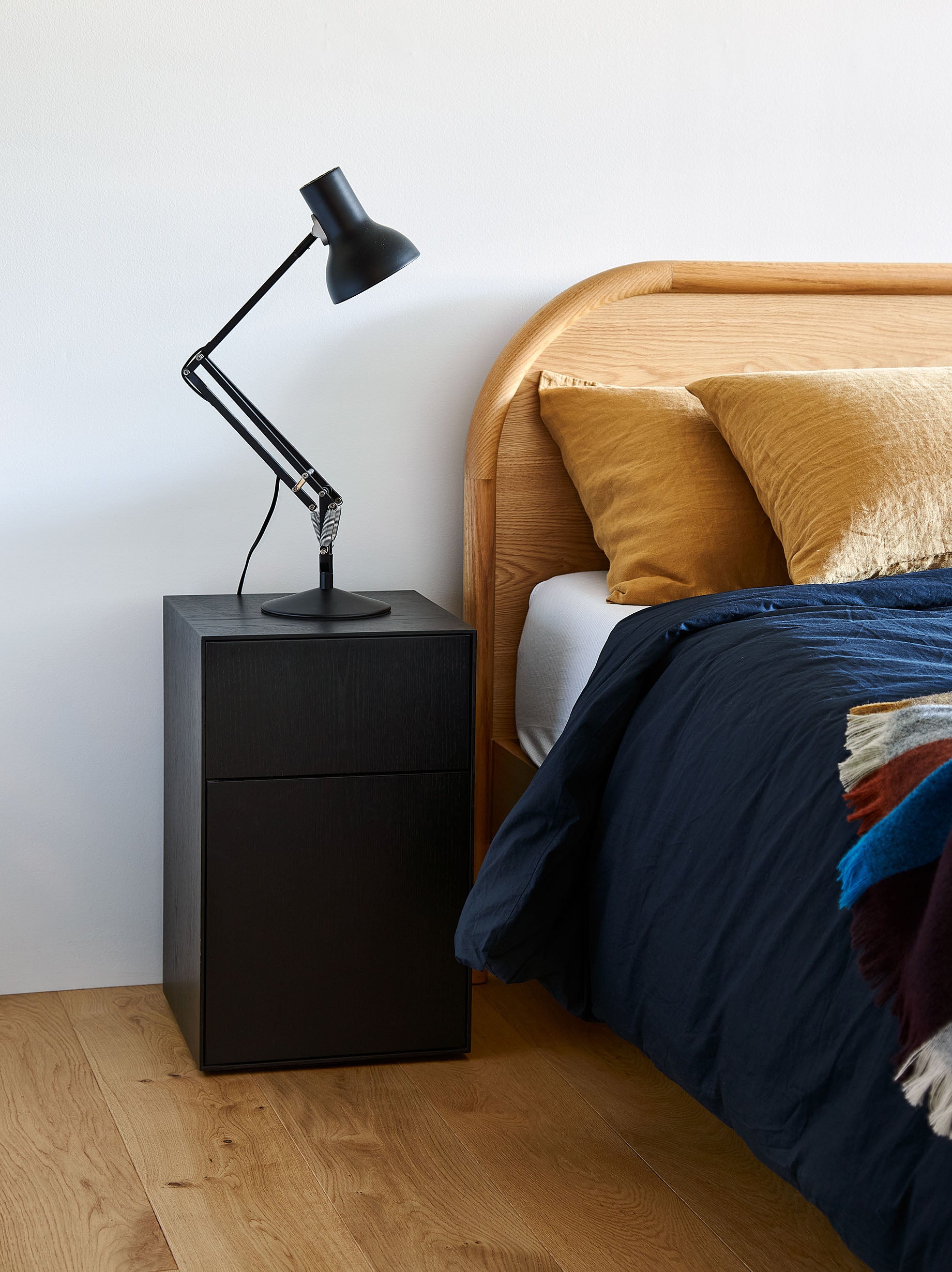 Plinth Bedside Left Hand Black / One Size/Left Hand