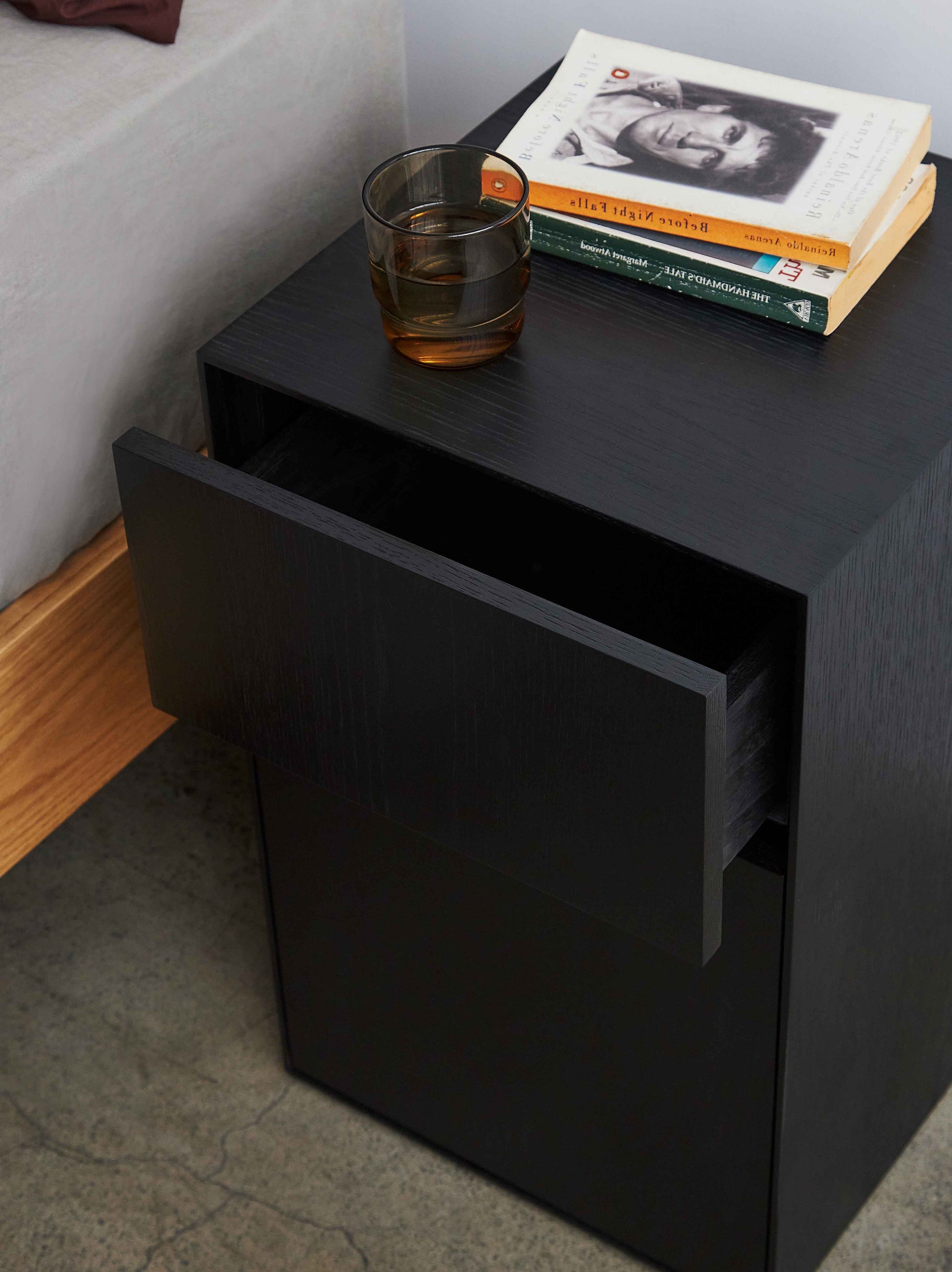 Plinth Bedside Right Hand Black / One Size/Right Hand