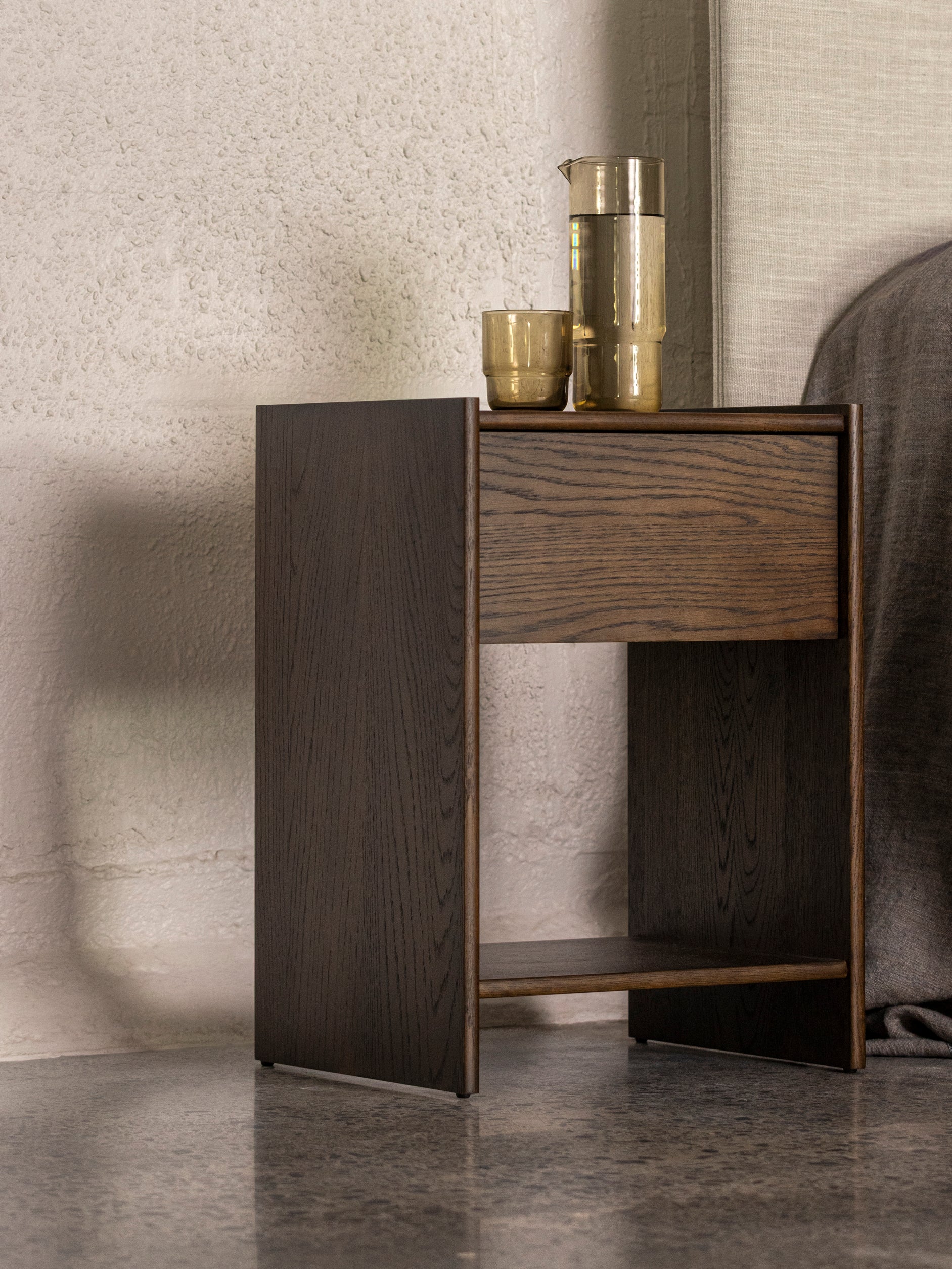 Switch Side Table Smoked Oak / One Size