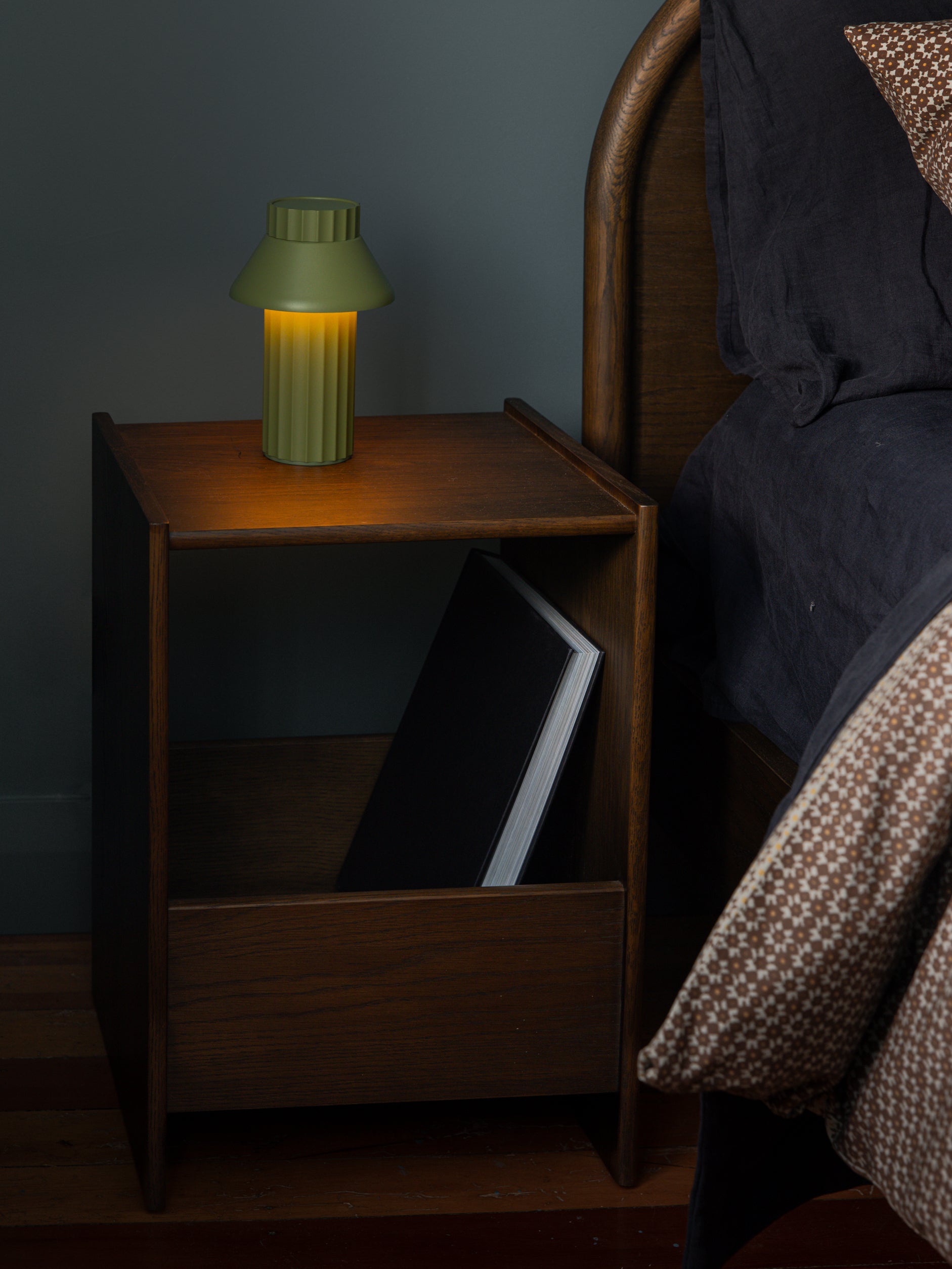 Switch Side Table Smoked Oak / One Size