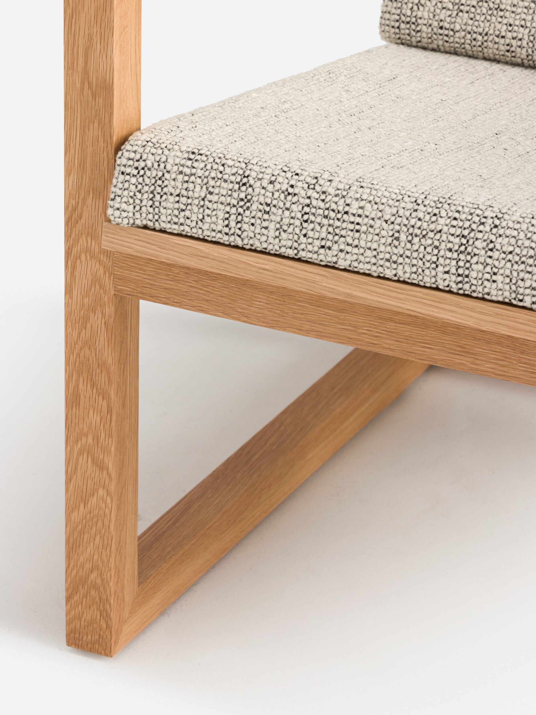 Framed Armchair Oak/Entwine Granite / One Size