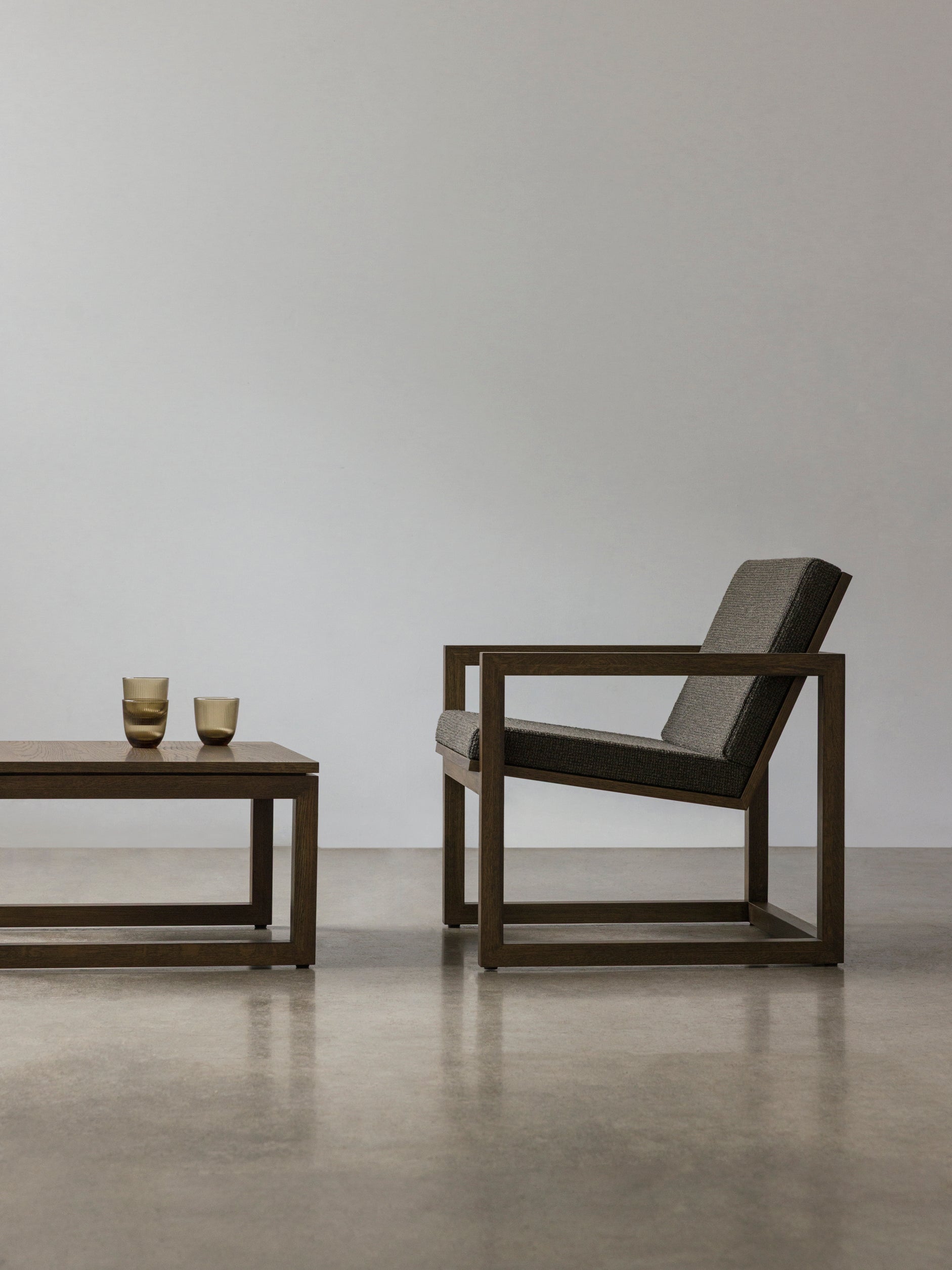 Framed Armchair Smoked Oak/Entwine Riverstone / One Size