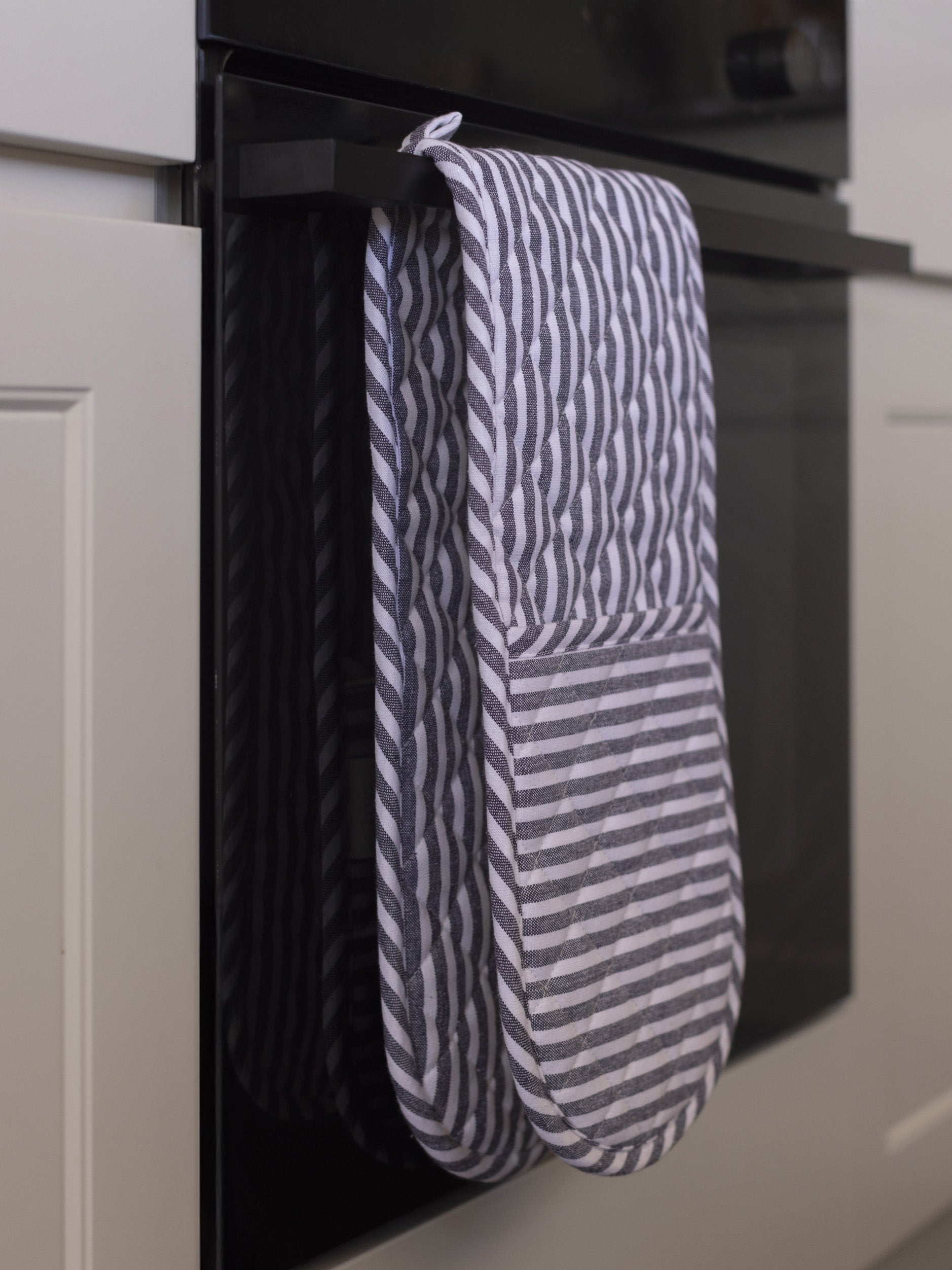 Classic Stripe Double Oven Glove Navy/White / One Size