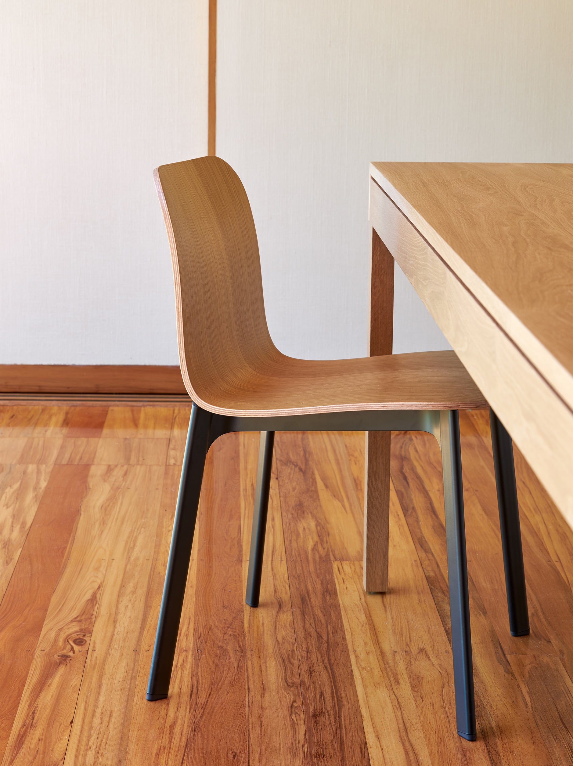 Aspen Chair w/Metal Legs Oak/Black / One Size