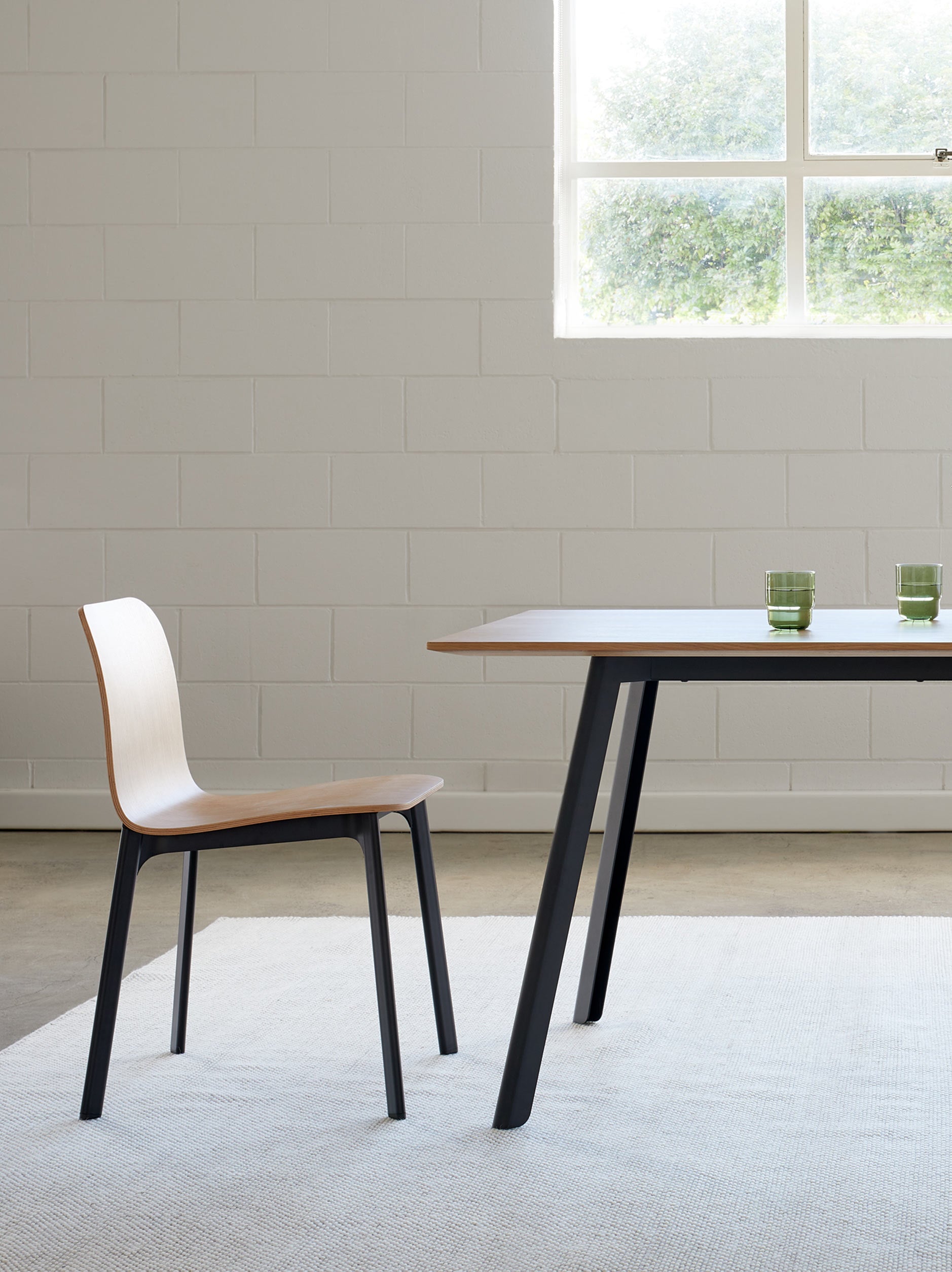 Aspen Chair w/Metal Legs Oak/Black / One Size