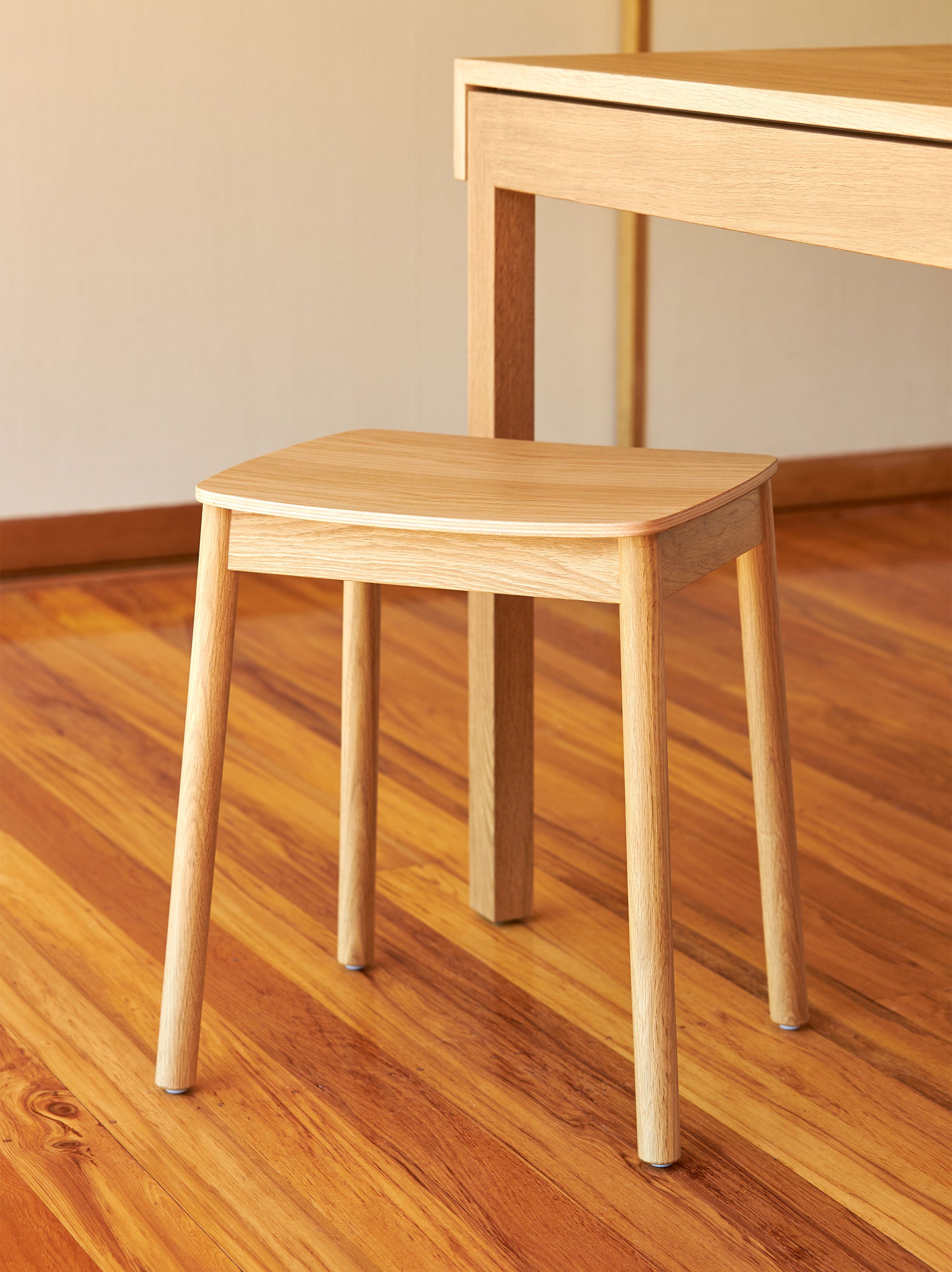 Radial Stool Low Oak / 46.5cmh