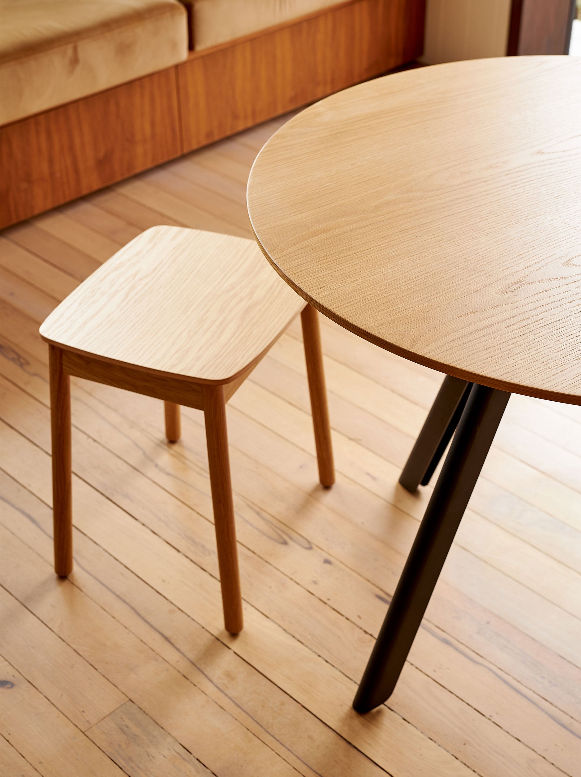 Radial Stool Low Oak / 46.5cmh
