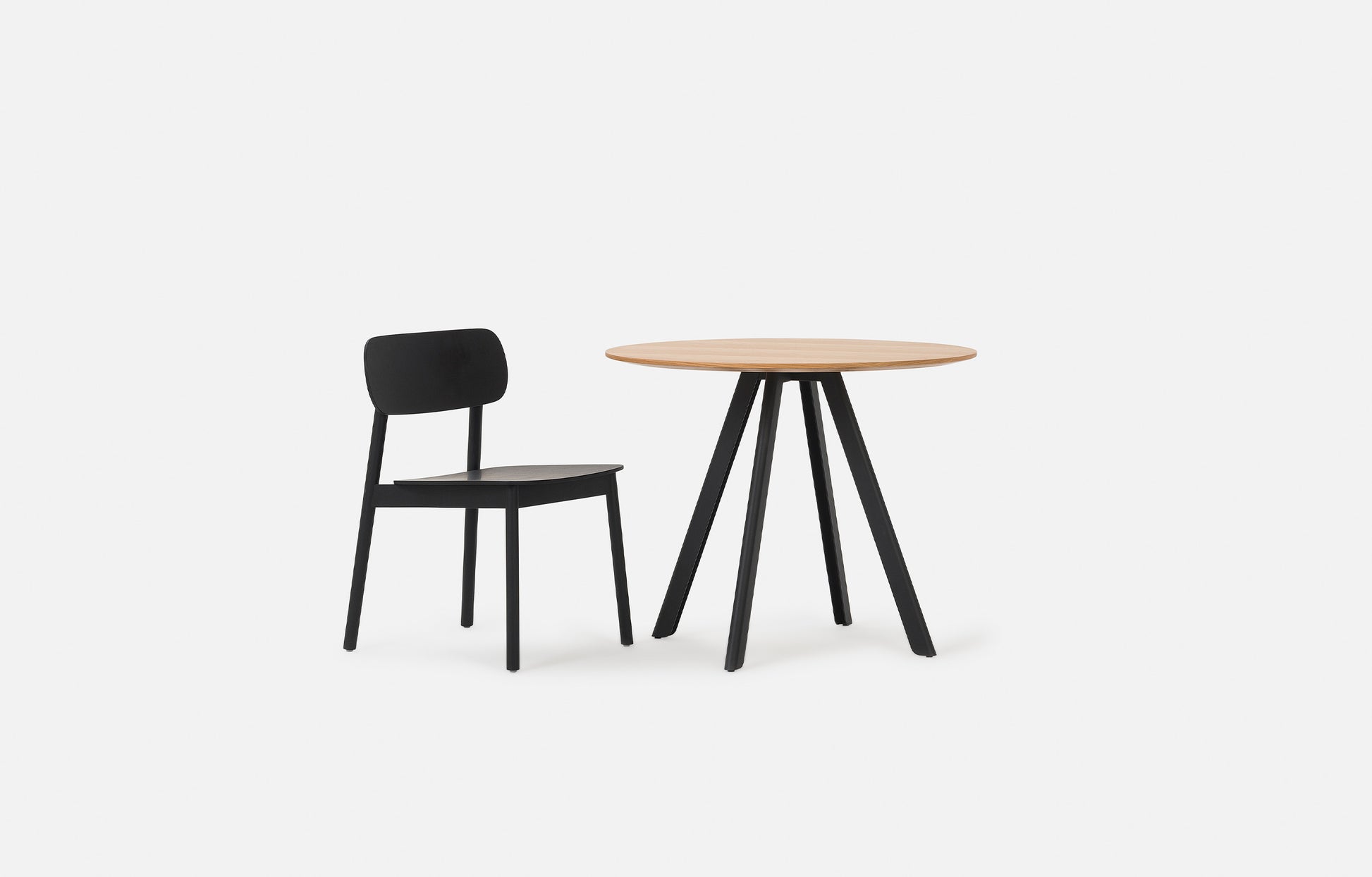 Assembly Round Dining Table Oak/Black / Large