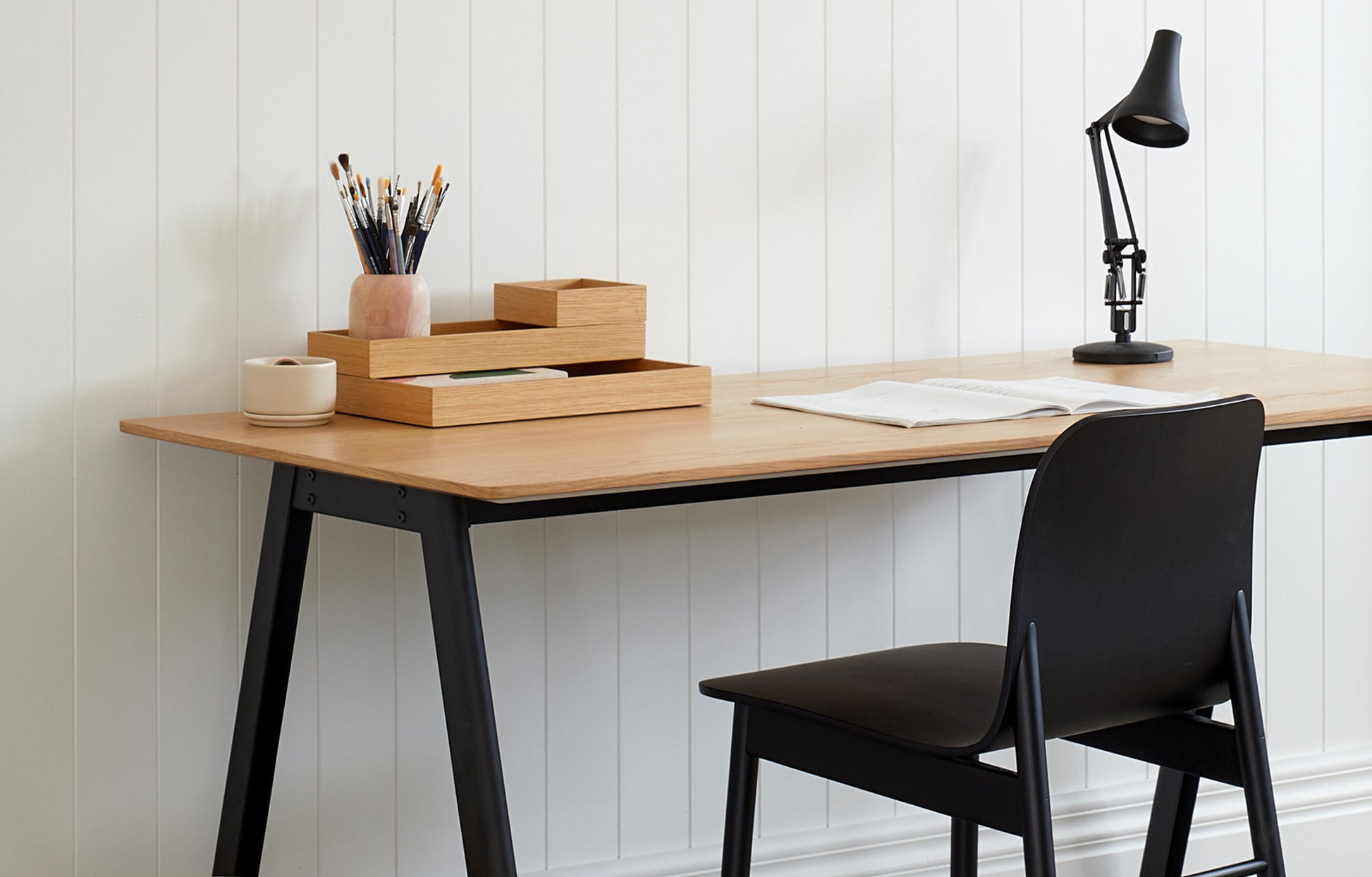 Assembly Desk Oak/Black / One Size