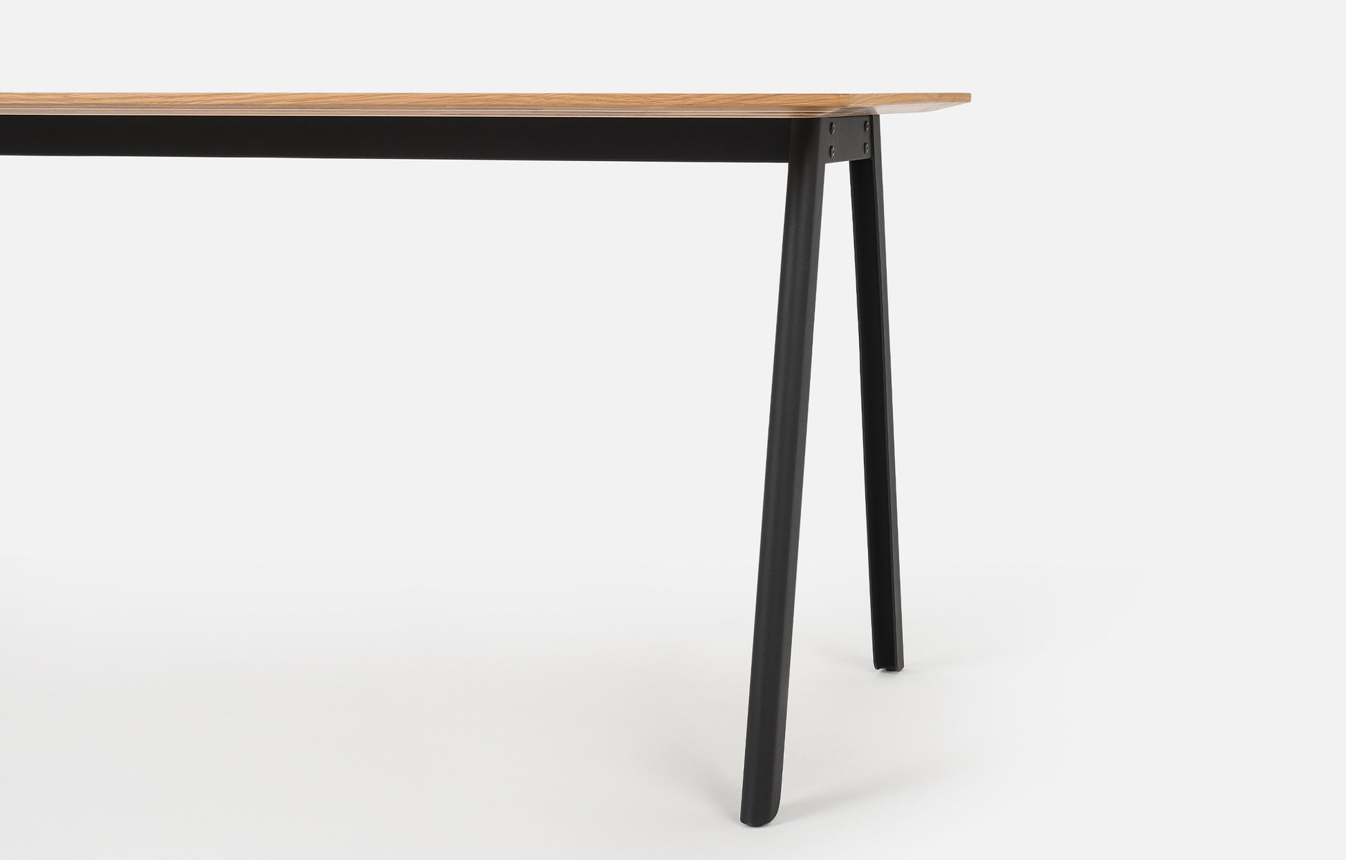 Assembly Desk Oak/Black / One Size