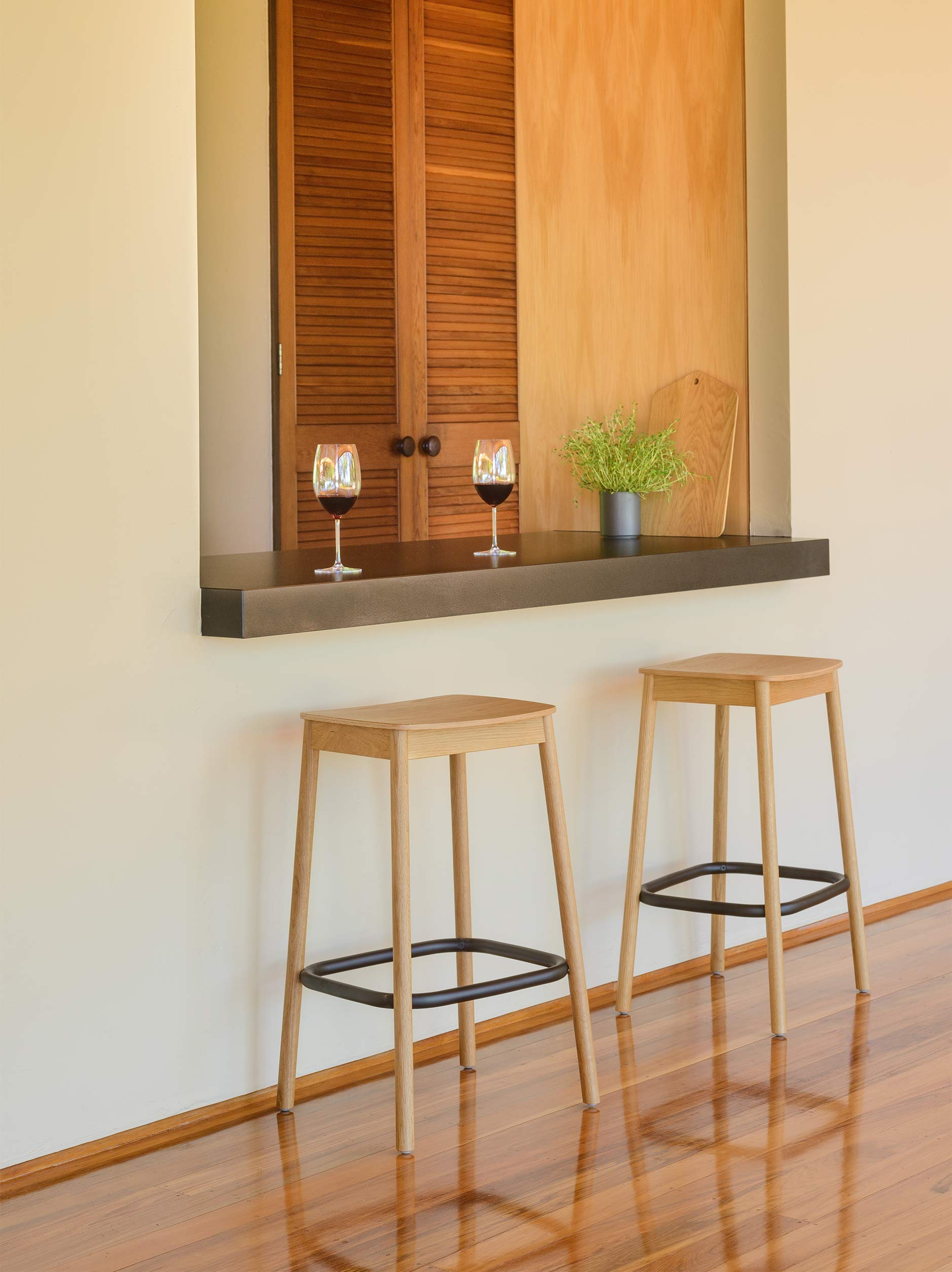 Radial Stool Oak/Black / 76.5cmh