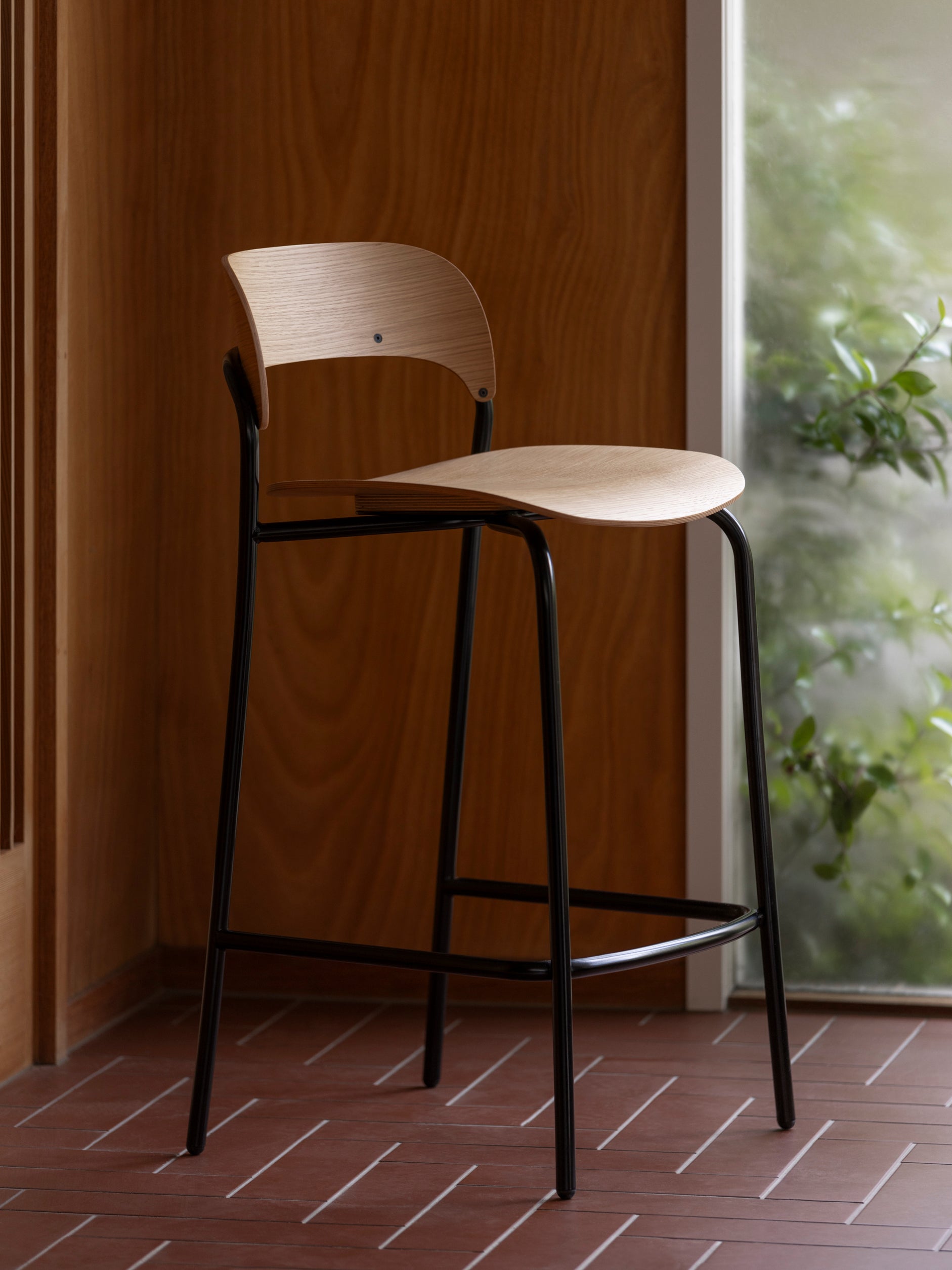 Trace Stool Oak / One Size