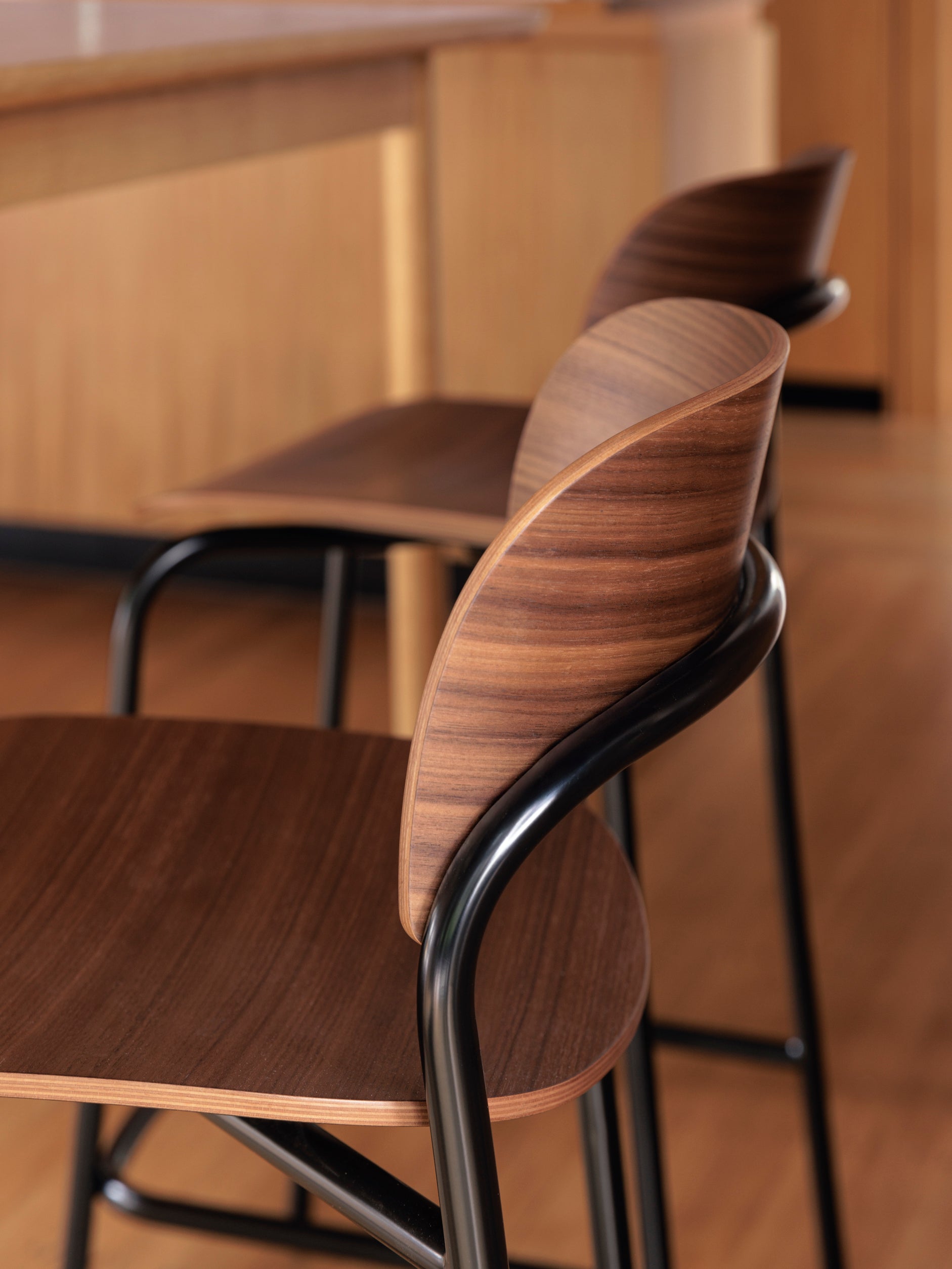 Trace Stool Walnut / One Size