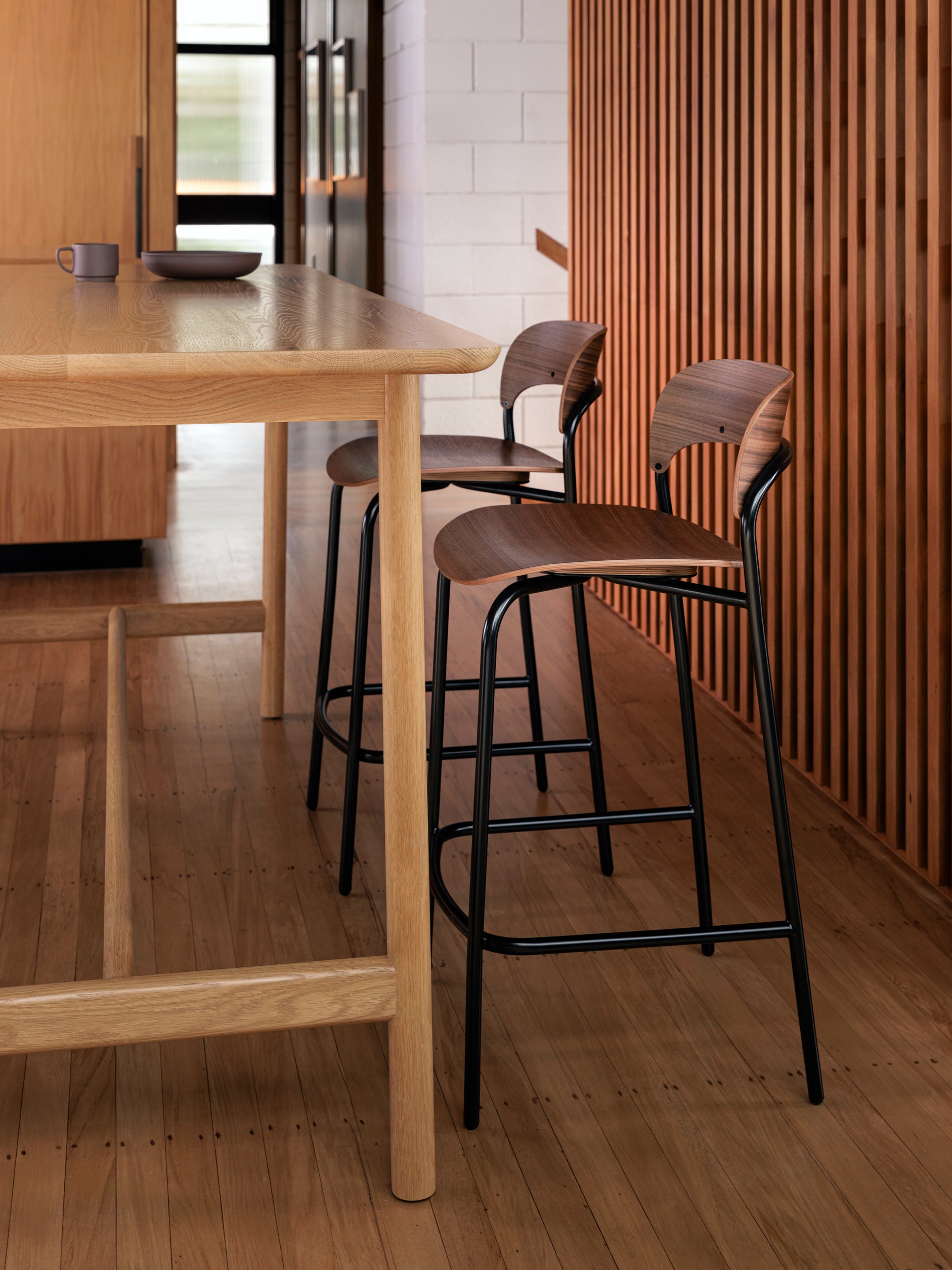 Trace Stool Walnut / One Size
