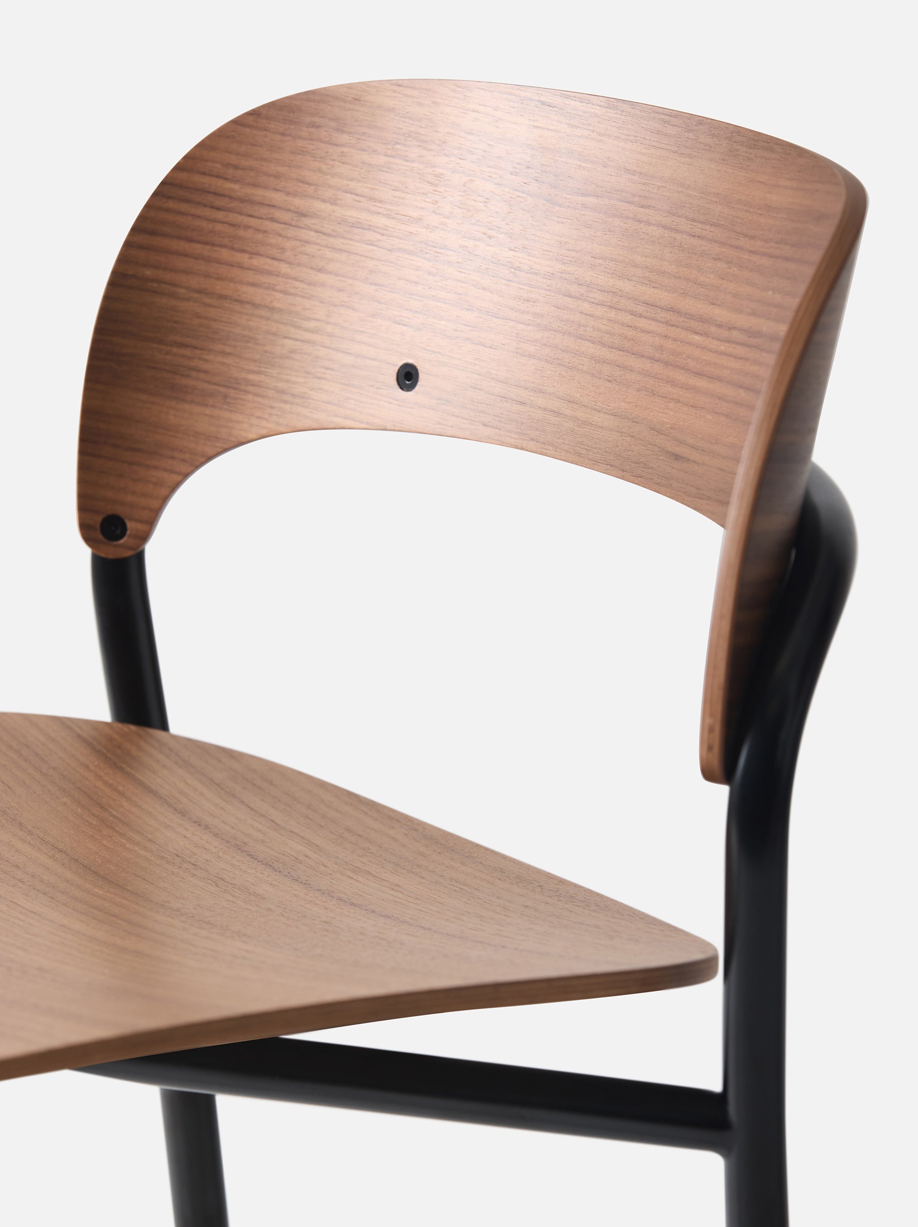 Trace Stool Walnut / One Size
