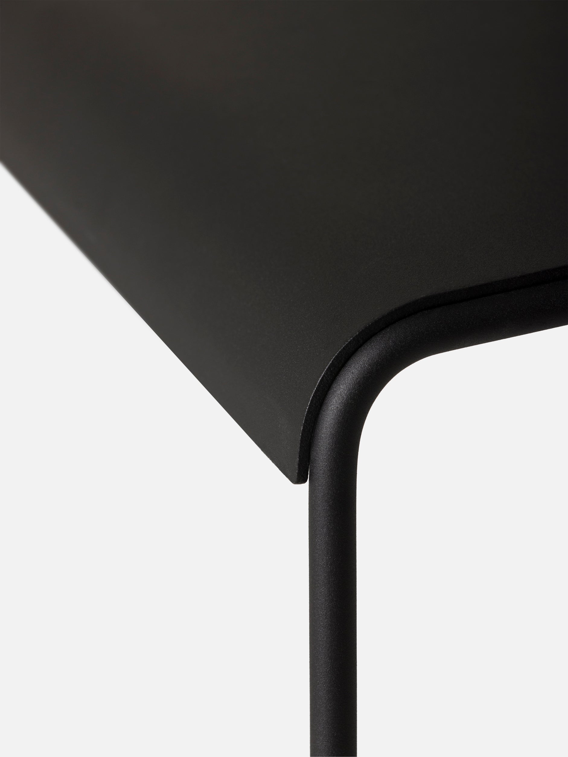 S2 Stool Black / Medium