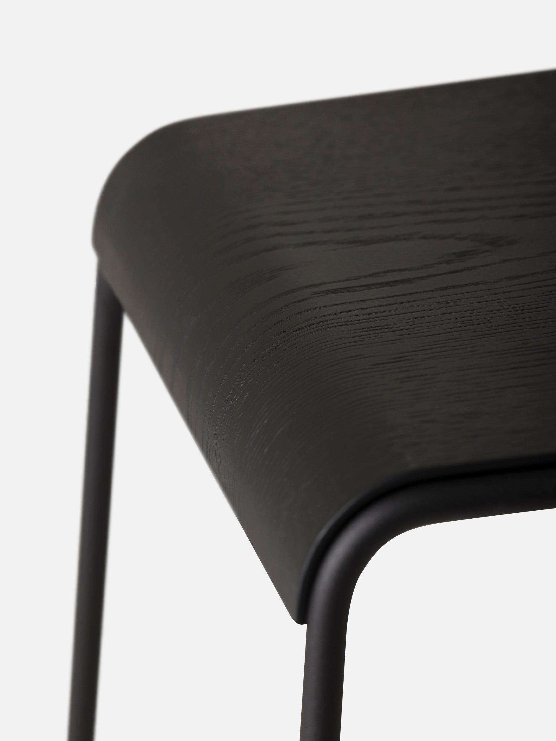 S2 Stool Black/Black Oak / Medium
