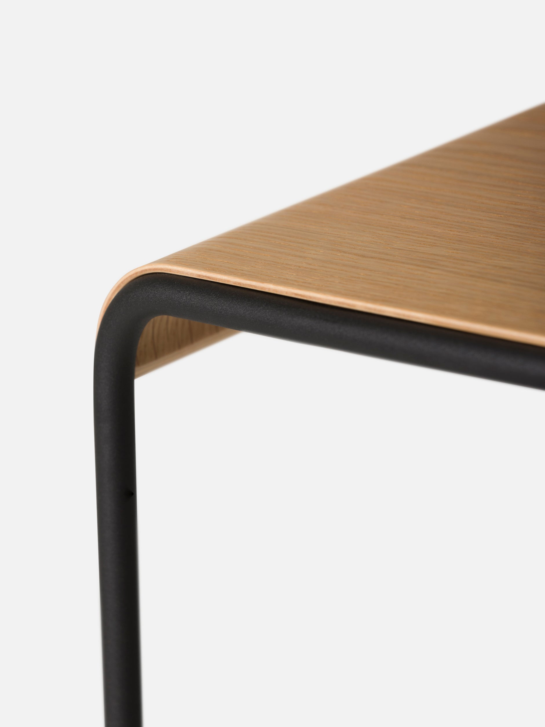 S2 Stool Black/Oak / Medium