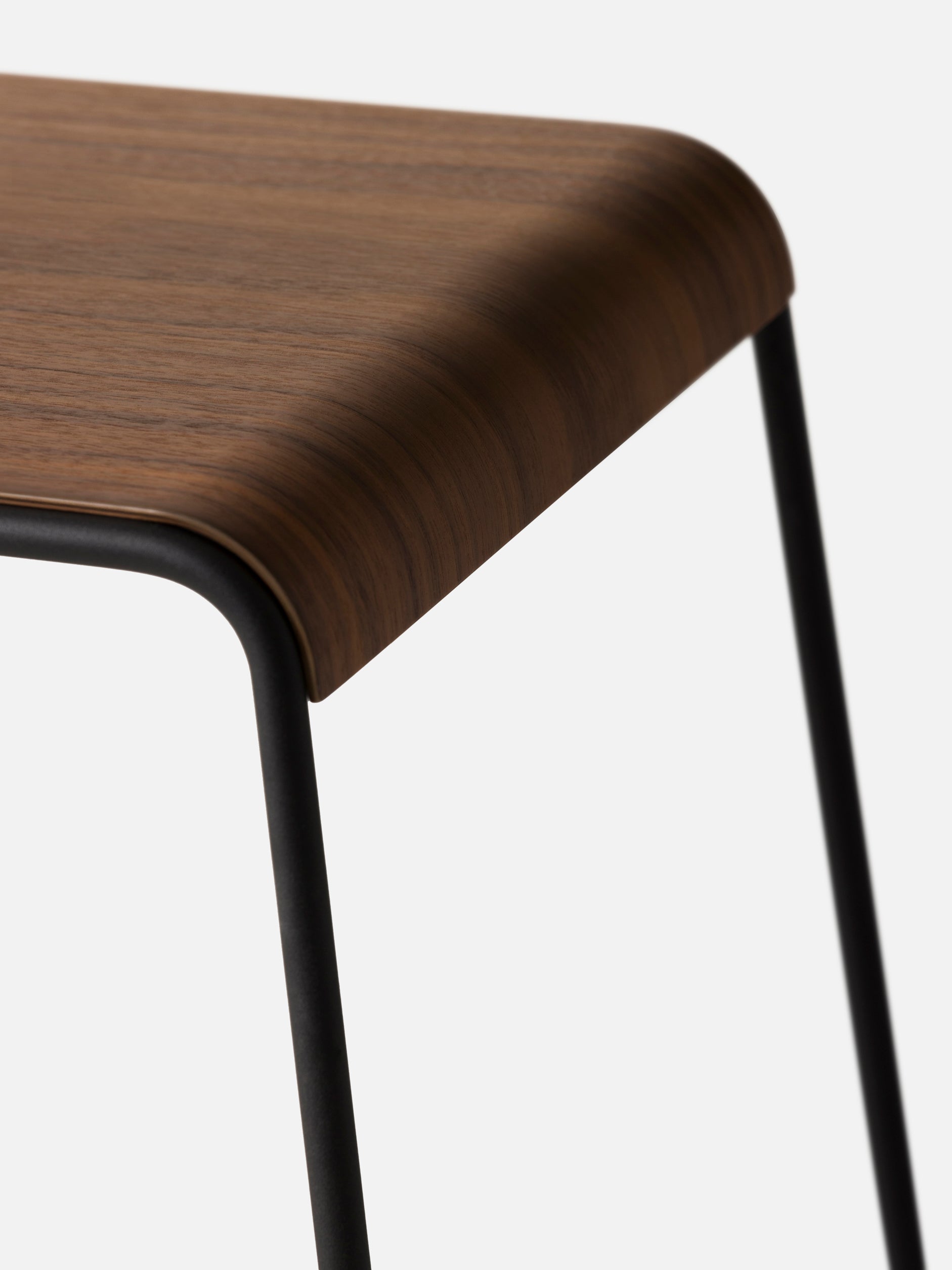 S2 Stool Black/Walnut / Medium