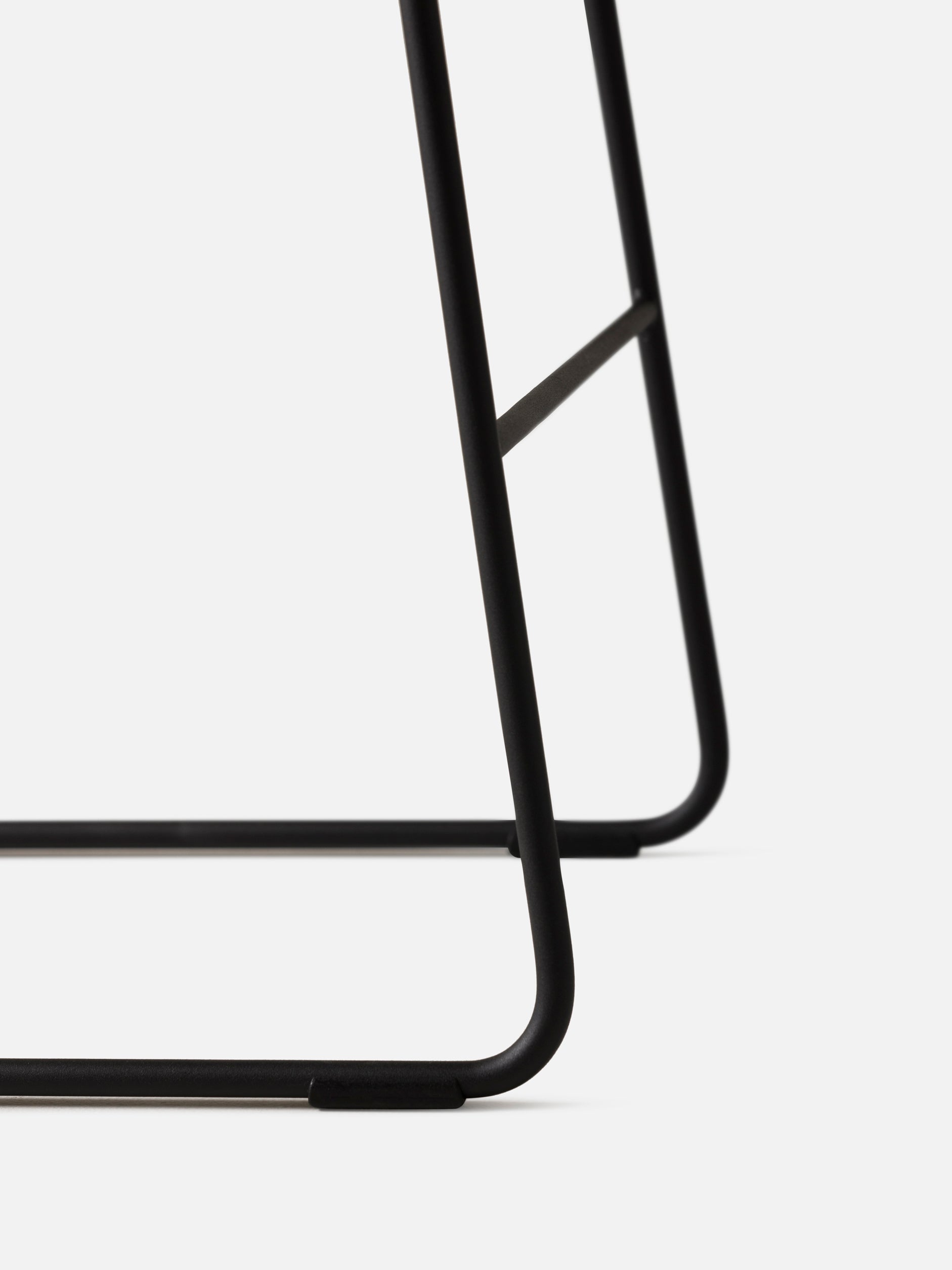 S2 Stool Black/Walnut / Medium