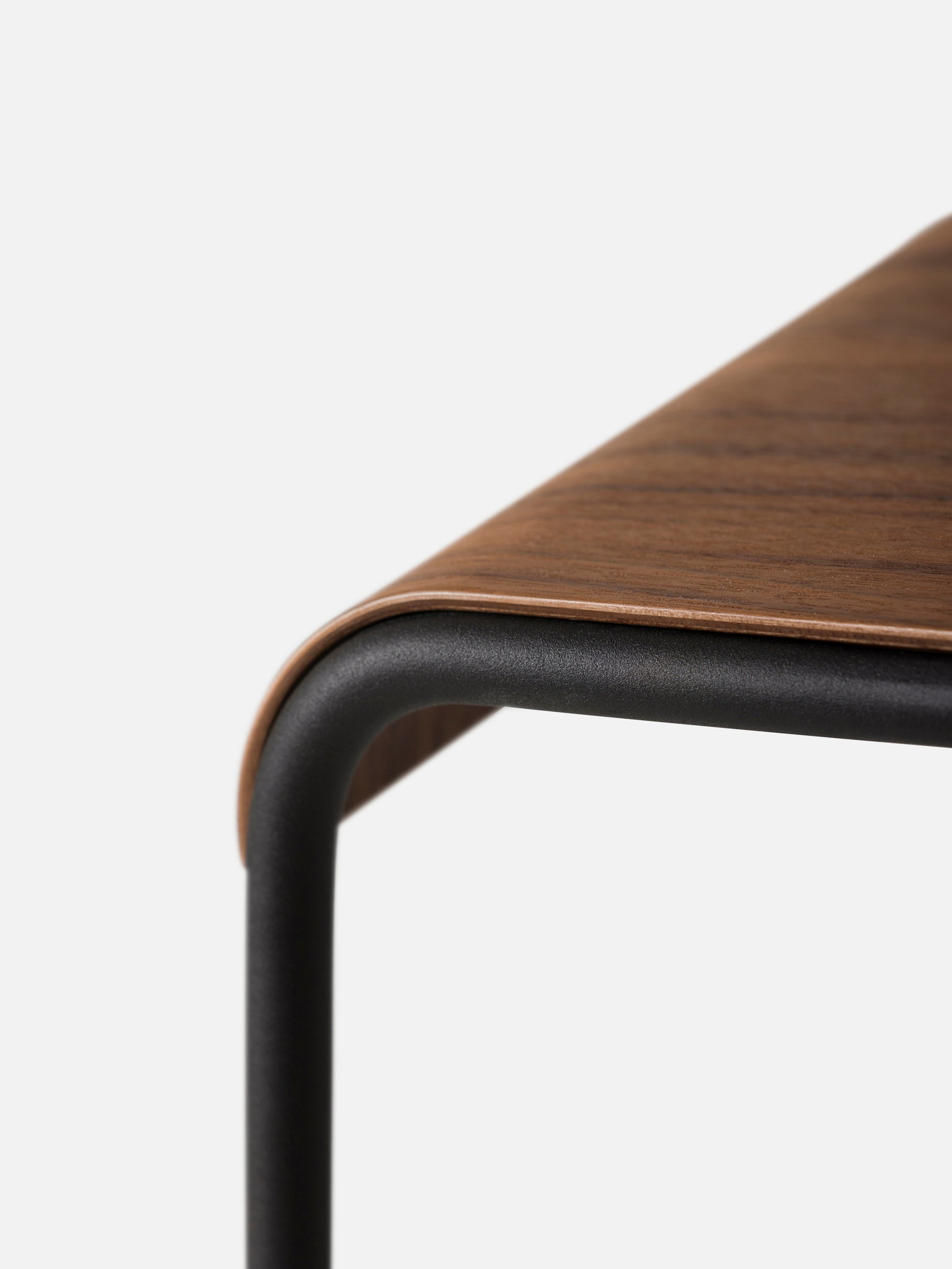 S2 Stool Black/Walnut / Medium