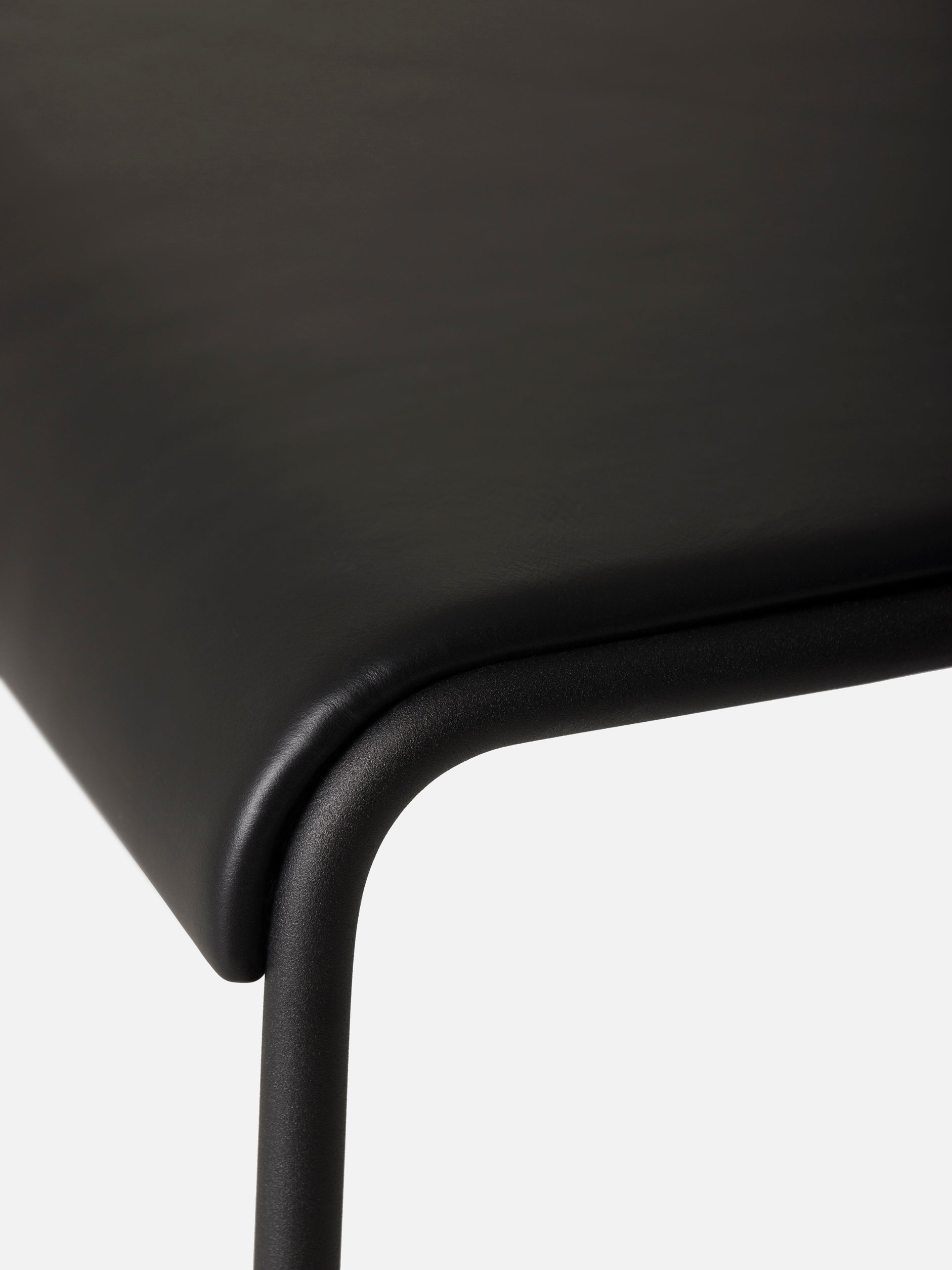 S2 Stool Black/Black Leather / Medium