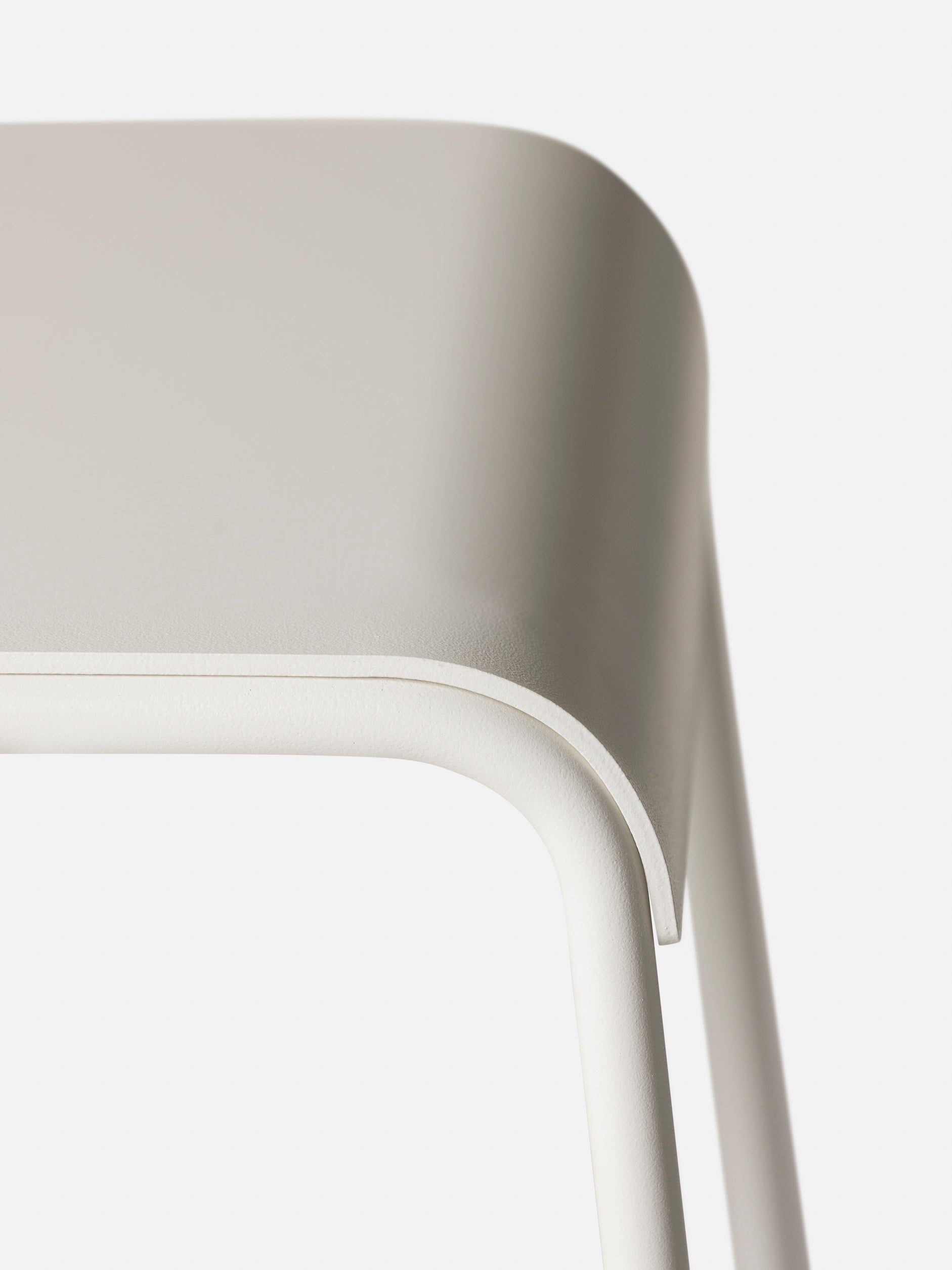 S2 Stool White / Medium