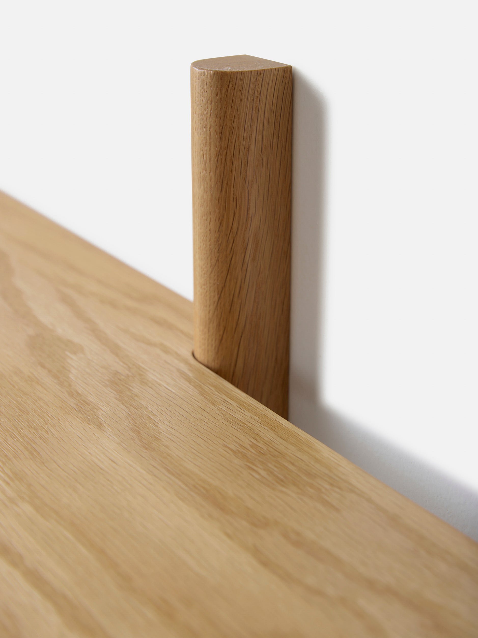 Exhibit Shelf Oak / Single