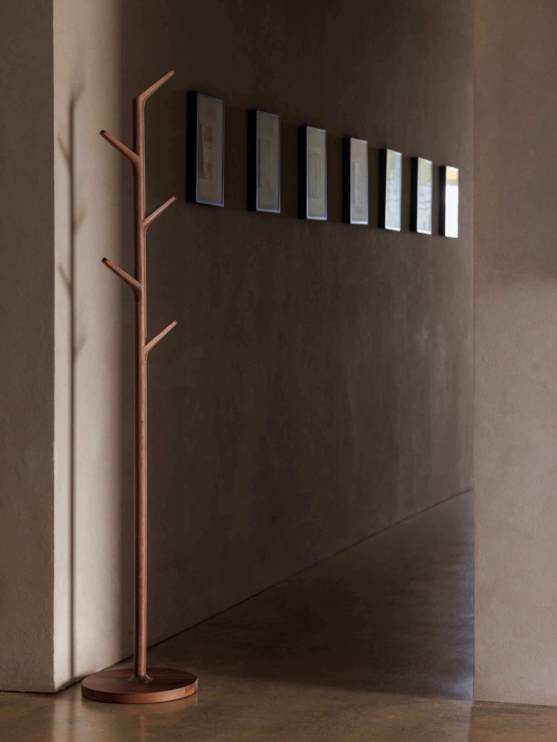 Harakeke Coat Stand Walnut / One Size